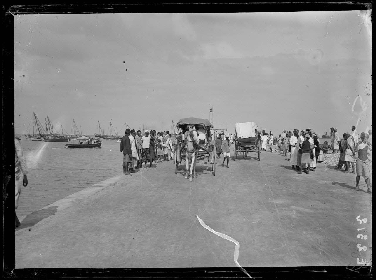 Embarcadère au port de Djibouti en 1910