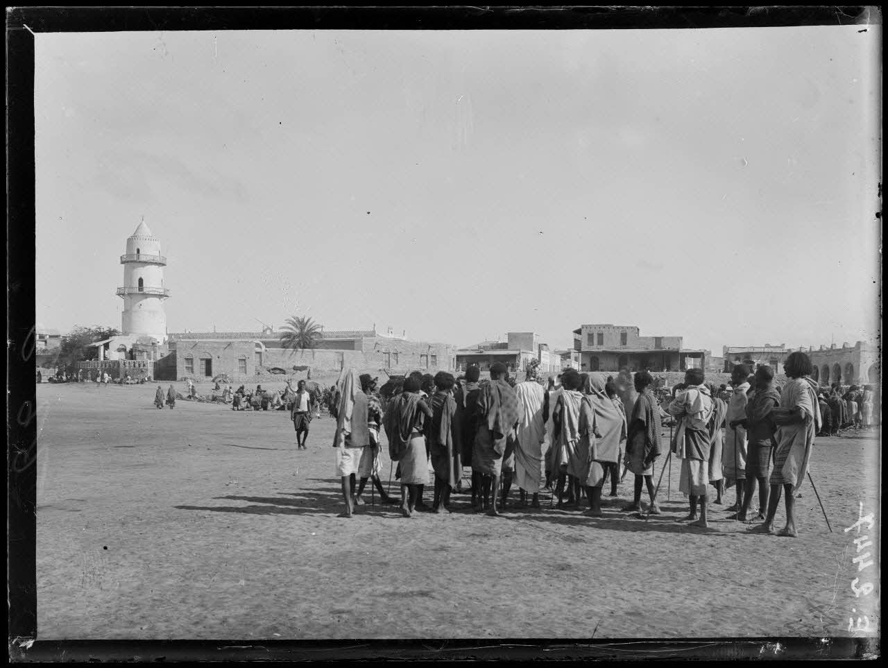 Djiboutiens à la Place Mahamoud Harbi en 1917.