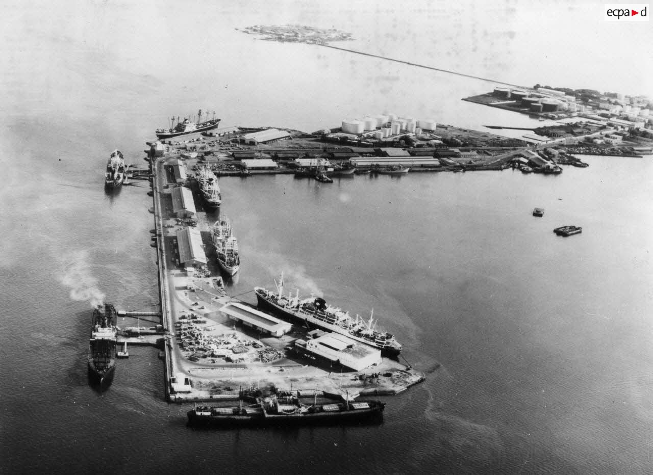 Port de Djibouti en 1967.