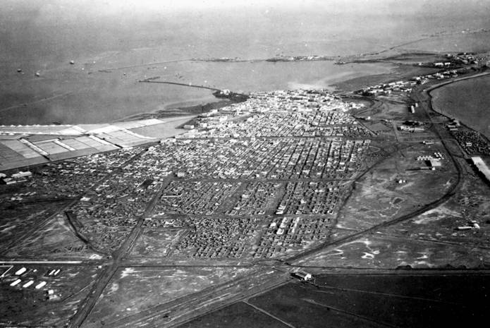Lignes du chemin de fer et Djibouti vue du ciel en 1937-1938